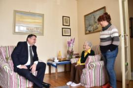 Erzsi néni köszöntése 100. születésnapja alkalmából.