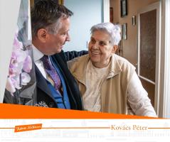 Költő Levente Árpádnét köszönti Kovács Péter polgármester születésnapján