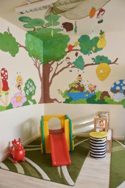 Bölcsöde terme festett falakkal