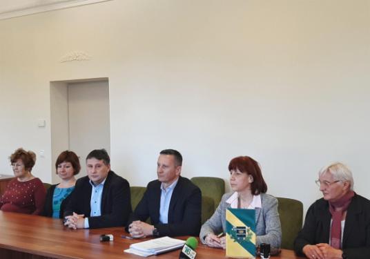 szakrendelő bővítés szerzdődés aláírás 2