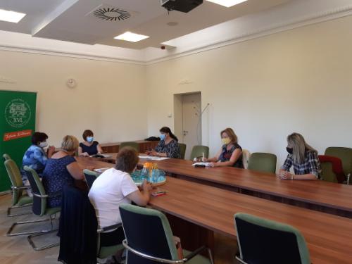 Ács Anikó alpolgármester és az óvodavezetők