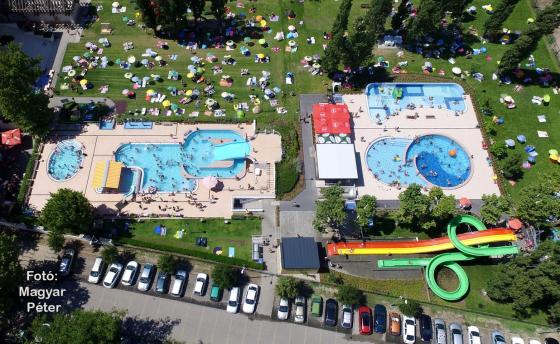 E.liget strand felülről