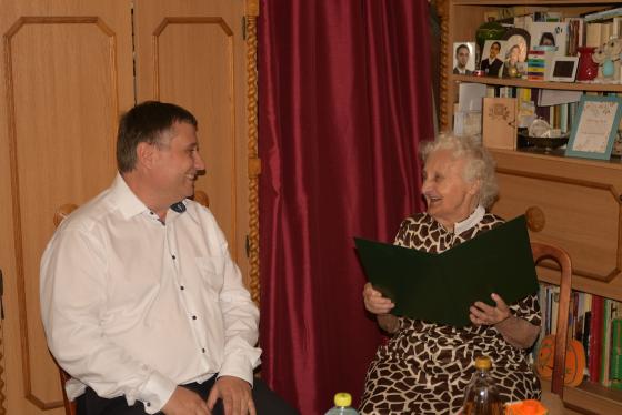 Márta néni és Kovács Péter polgármester