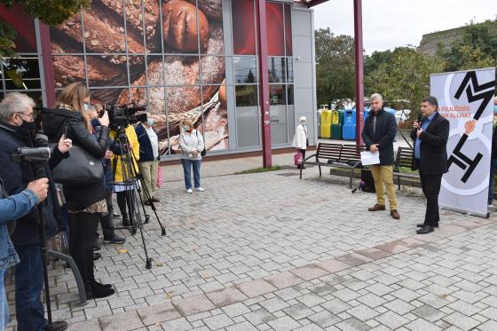 Kovács Péter polgármester beszédet mond