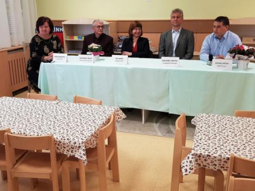 sajtótájékoztató