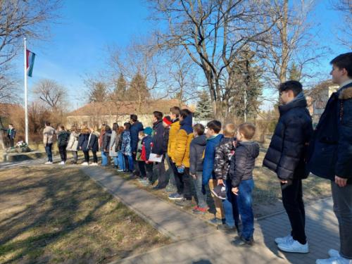 929. sz. Szent Mihály cserkészcsapat tagjai a Pálfi János téren