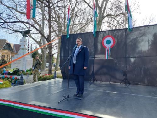 Kovács Péter polgármester beszédet mond