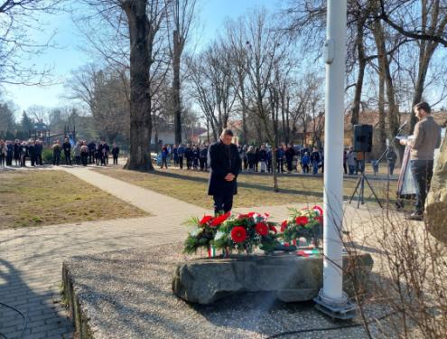 koszorúzás a Pálfi János téren