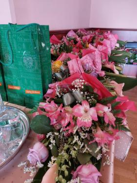 Csokrok a kitüntetett pedagógusoknak