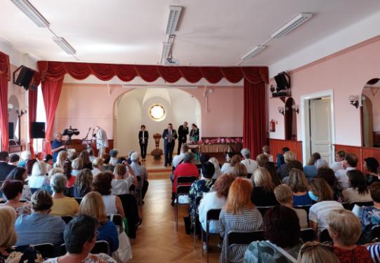 Pedagógus díjátadó a Szerb Antal Gimnázium dísztermében