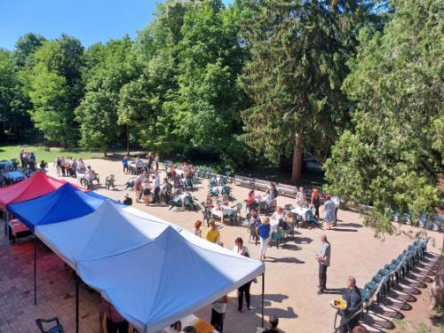 Díjátadó utáni vendégség