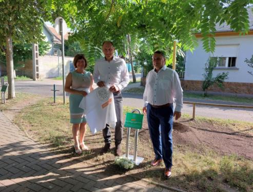 Kovács Péter polgármester, Szász József alpolgármester és Ács Anikó alpolgármester asszony felavatták gróf Batthyány Ilona emléktábláját