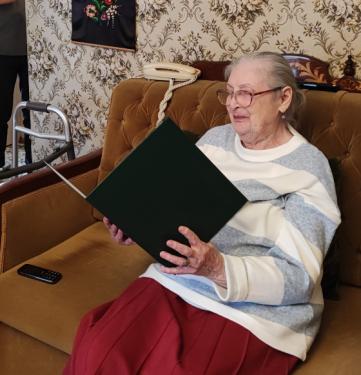 Csordás Győzőnét köszöntötték 90. születésnapja alkalmából.