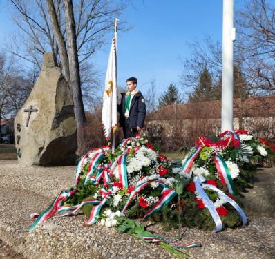 koszorú a Pálfi János téren