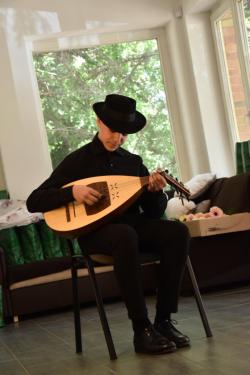 Varga Levente Péter műsorát élvezhették a védőnők