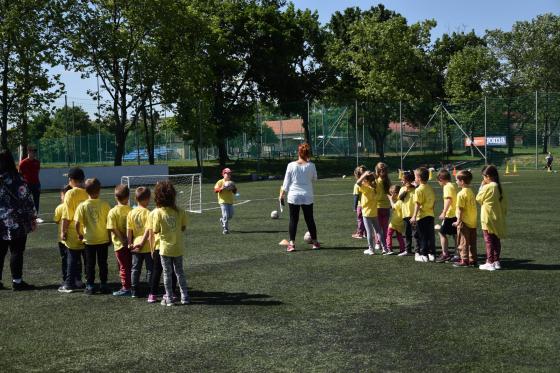 Különböző ügyességi- és labdajátékokban ügyeskedhettek az óvodások az Ikarus sportnapján