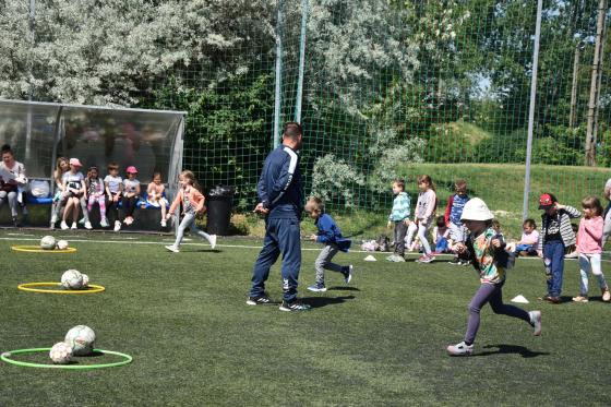 Különböző ügyességi- és labdajátékokban ügyeskedhettek az óvodások az Ikarus sportnapján