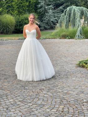Kemecsey Anna Viktória a balatonfüredi Anna-bál szépe