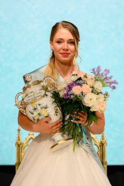 Kemecsey Anna Viktória a balatonfüredi Anna-bál szépe