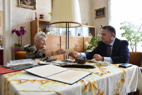 Dr. Márton Andrásné köszöntése születésnapja alkalmából.