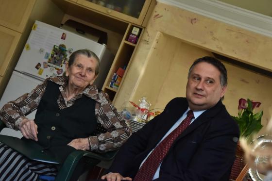 A 90 éves Ilona néni köszöntése.