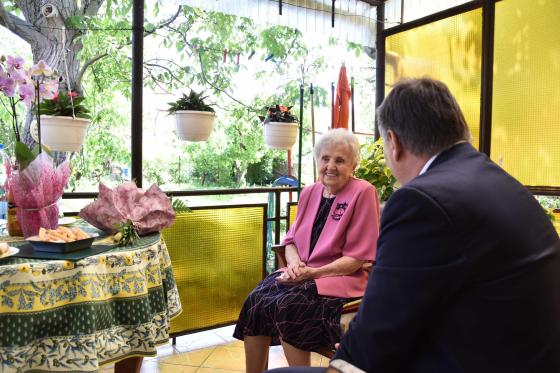 Vizer Jánosné köszöntése születésnapja alkalmából.