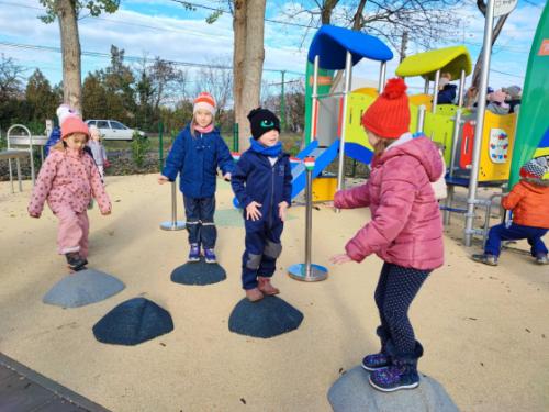 Új játszótérnek örülhetnek a gyerekek a Lapát utcában.