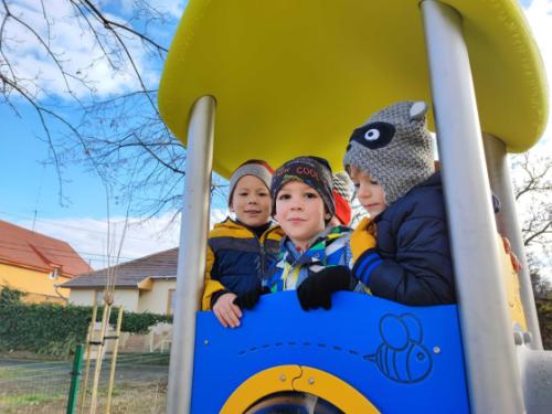 Új játszótérnek örülhetnek a gyerekek a Lapát utcában.