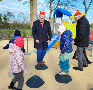 Új játszótérnek örülhetnek a gyerekek a Lapát utcában.