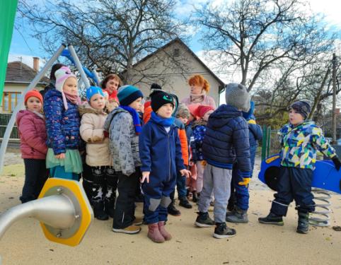 Új játszótérnek örülhetnek a gyerekek a Lapát utcában.