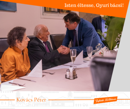 Kovács Péter polgármester köszönti az ünnepeltet