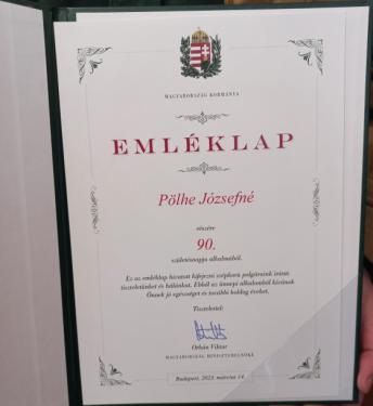 Pölhe Józsefné köszöntése 90. születésnapja alkalmából.