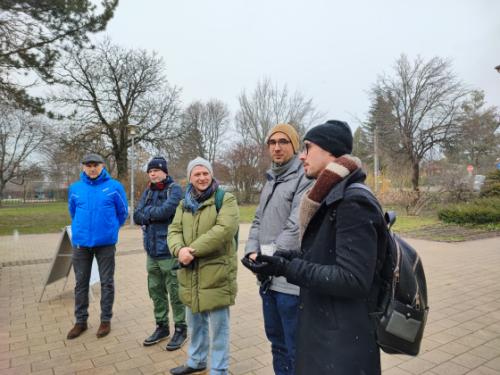 Szász József alpolgármester és a szervezők egyeztetnek