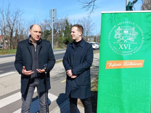 Szász József alpolgármester és Balogh Samu a sajtótájékoztatón