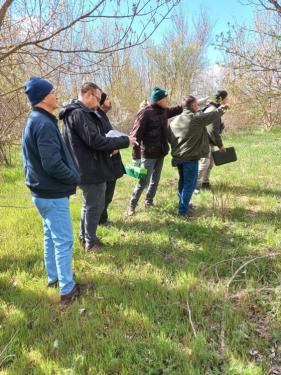 A Madártani Egyesület munkatársai is csatlakoztak a területbejáráshoz.