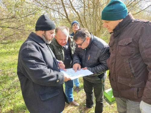 A Madártani Egyesület munkatársai is csatlakoztak a területbejáráshoz.