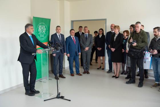 Dr. György István államtitkár beszédet mond.