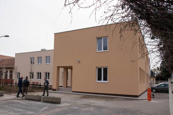 A felújított épület.