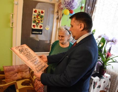 Kovács Istvánné köszöntése 90. születésnapja alkalmából.