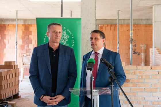 Kovács Péter polgármester beszédet mond