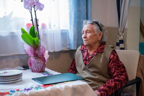 Kovács Péter polgármester köszönti Etelka nénit 95. születésnapja alkalmából.