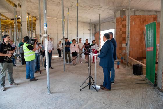 Kovács Péter polgármester beszédet mond