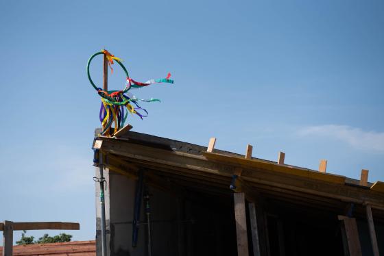 bokréta az épületen