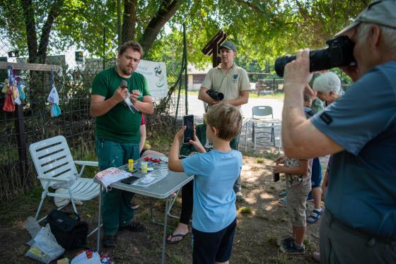 bemutató a közönségnek