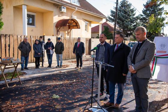 Kovács Péter polgármester, Szatmáry Kristóf országgyűlési képviselő és Vass Pál területi képviselő.