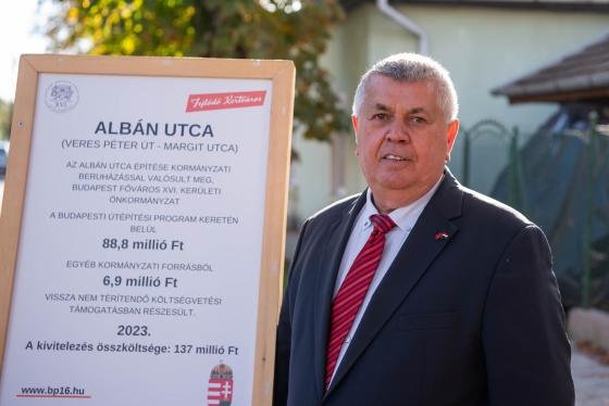 Albánia tiszteletbeli konzulja.