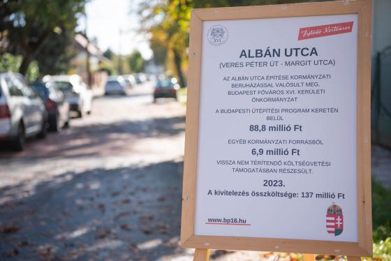 Útátadó tábla leleplezve