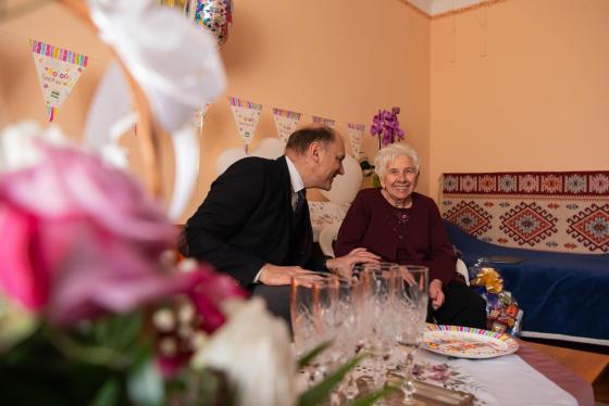 Petres Istvánné Vilma néni köszöntése kilencvenedik születésnapja alkalmából