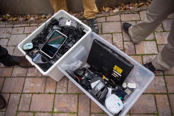 Az összegyűjtött mobileszközök.