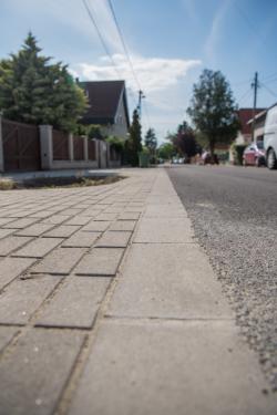 A felújított Rózsalevél utca.